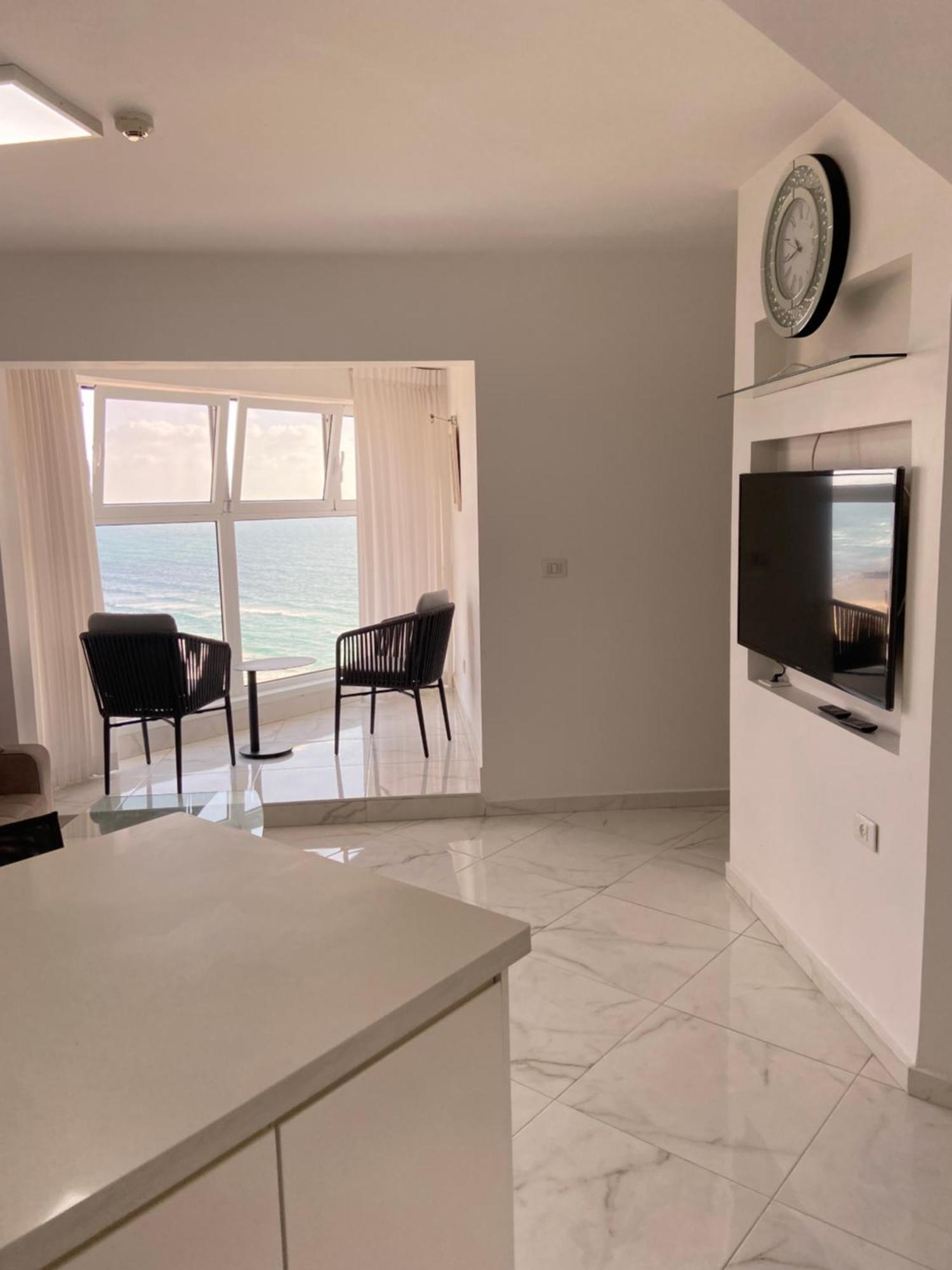 Amazing Suite On The Sea-סוויטה מדהימה על הים Bat Yam Exterior photo